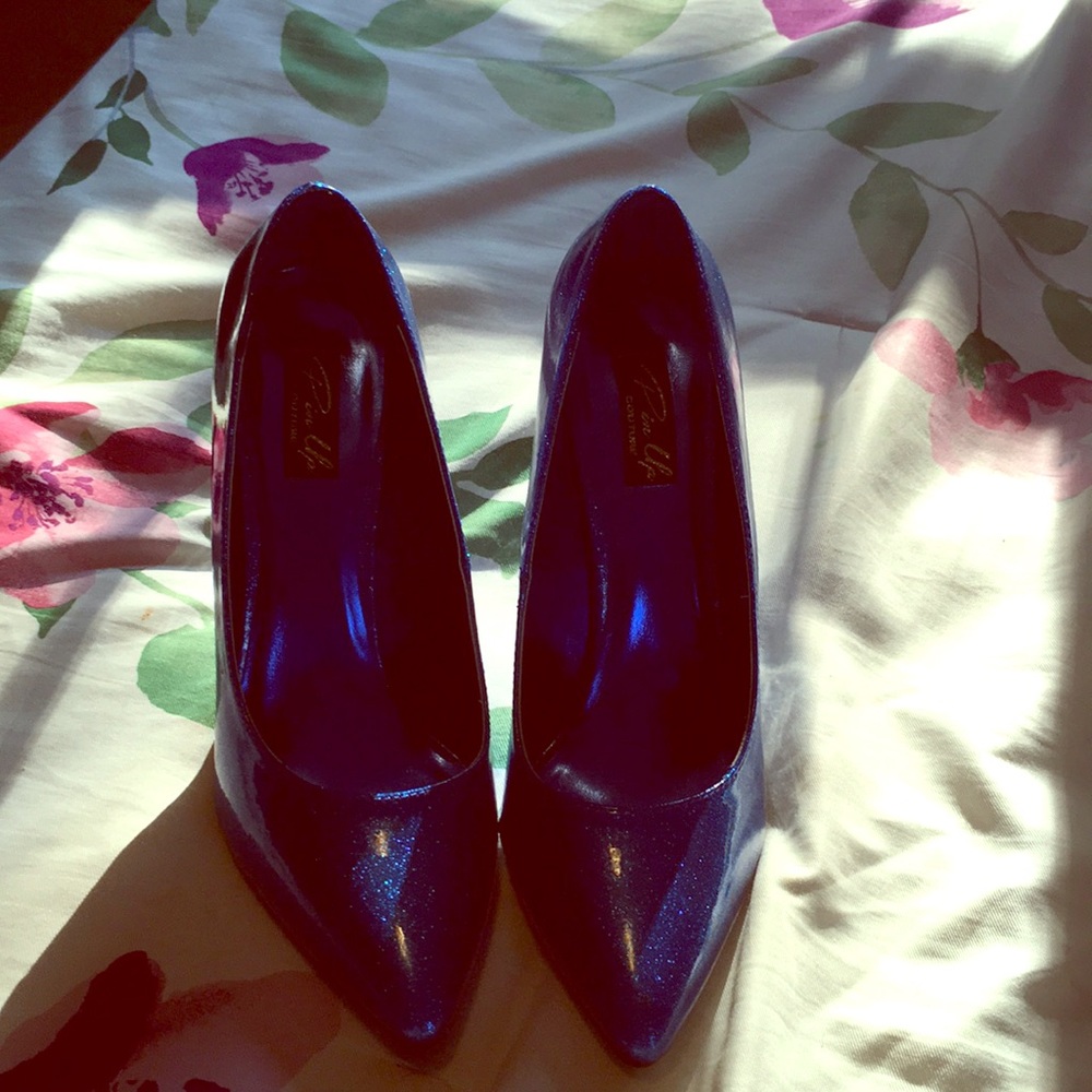 Emerald Blue Glitter 4 inch pump shoes.